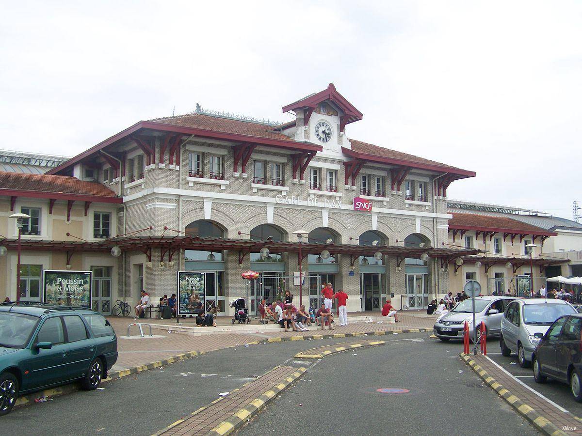 station building photo