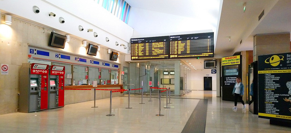 Mestre_train_station_inside