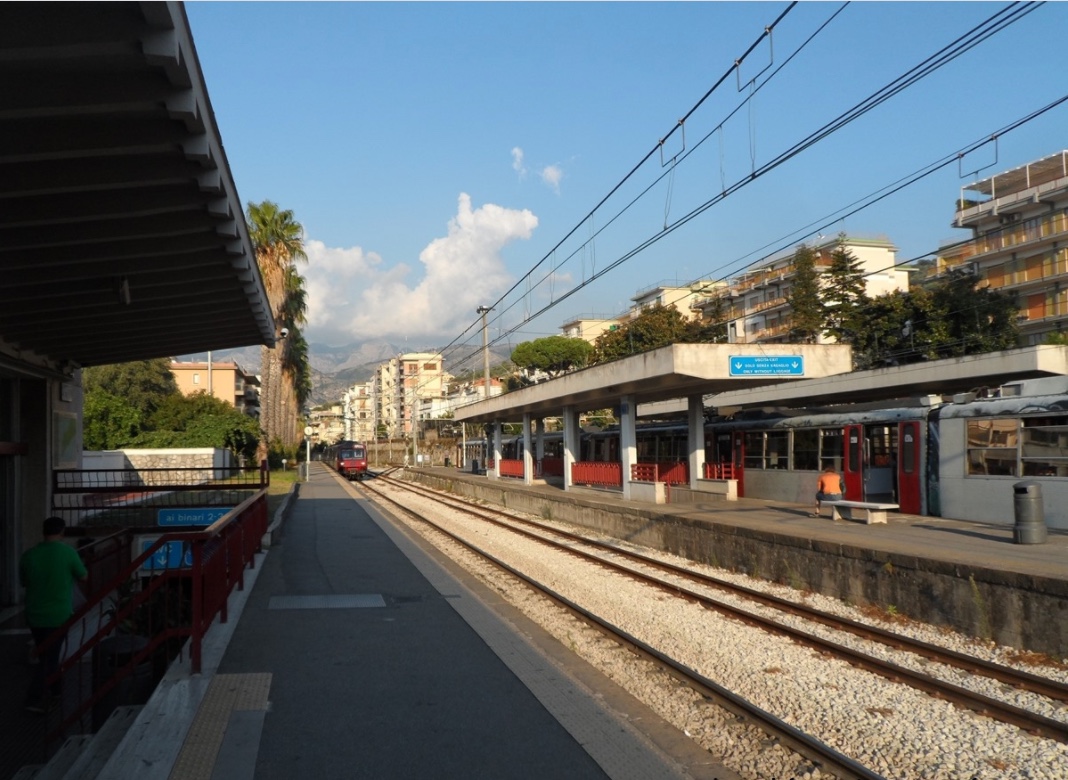Sorrento_railway_station_platform_2