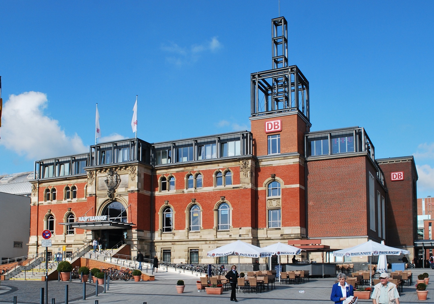 Kiel_railway_station_east_front