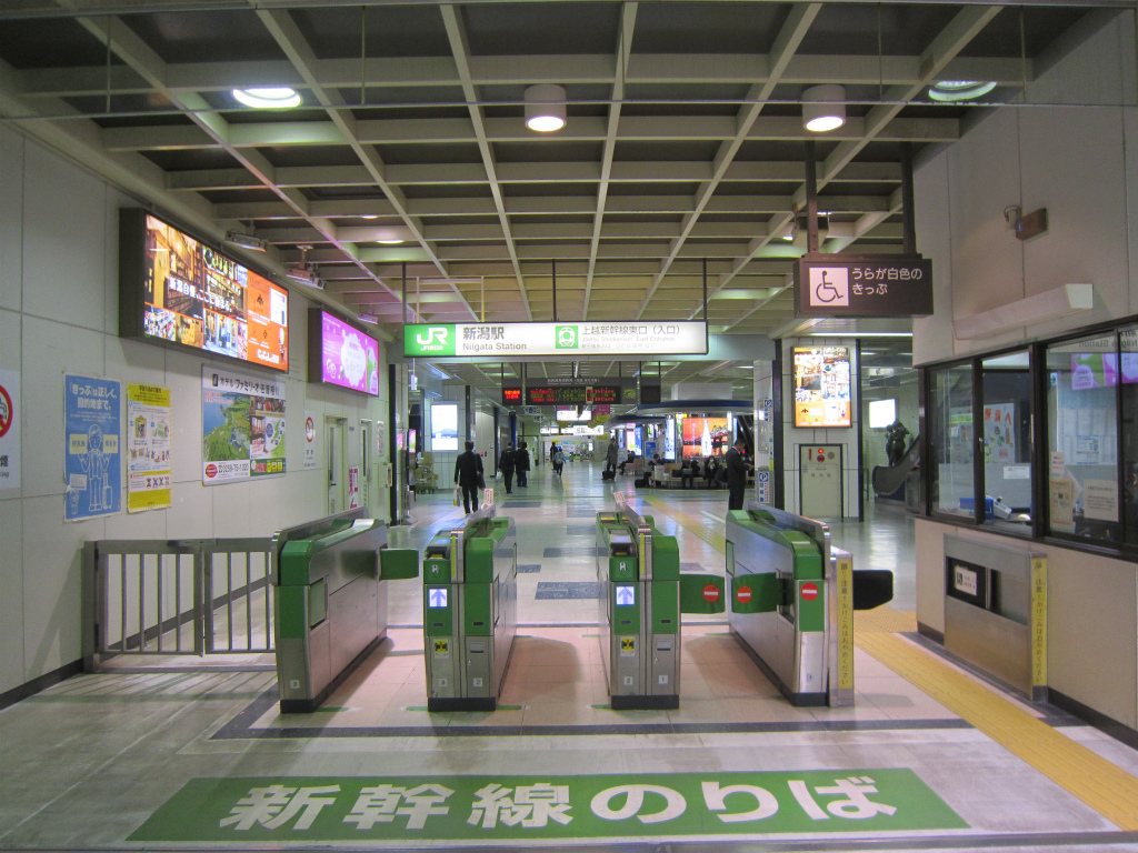 Niigata_station_gates