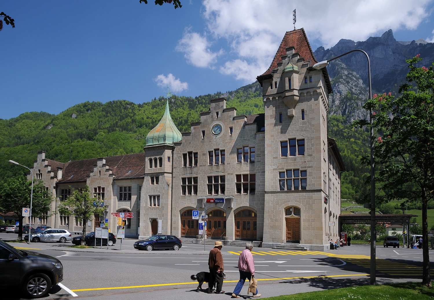 Glarus Bahnhof_building