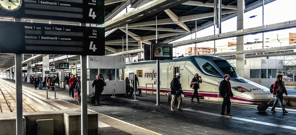 Valencia_joaquin_sorolla_station_inside
