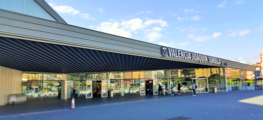 Valencia_joaquin_sorolla_station_outside