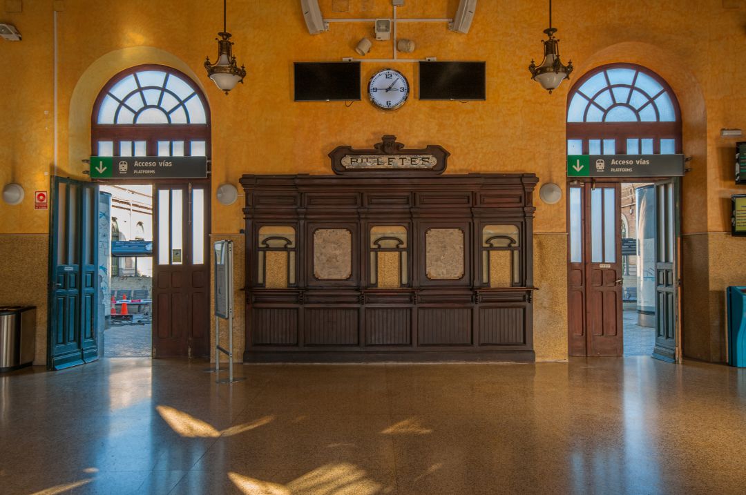 Cartagena_station_concourse