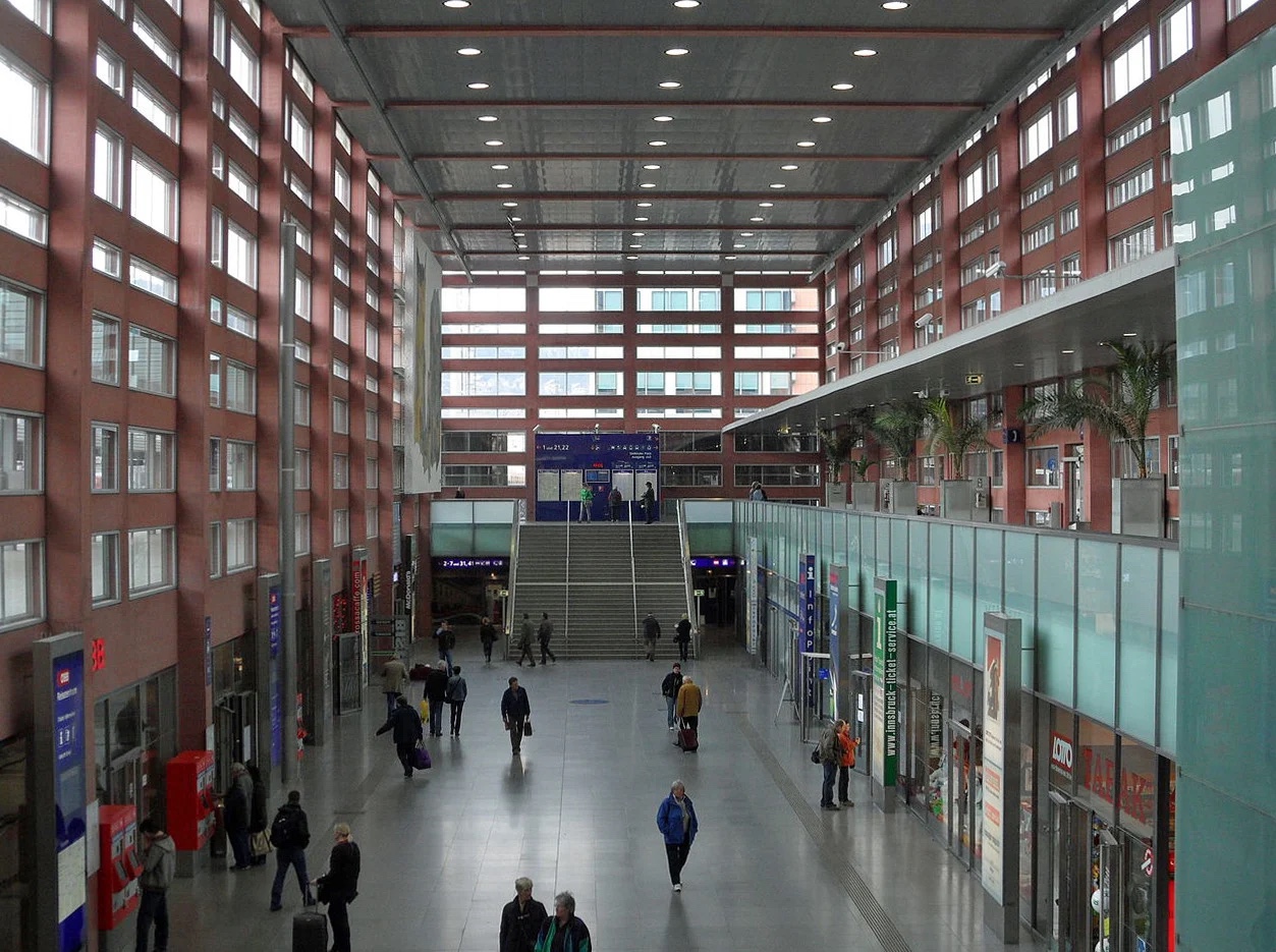 Innsbruck_hbf_hall