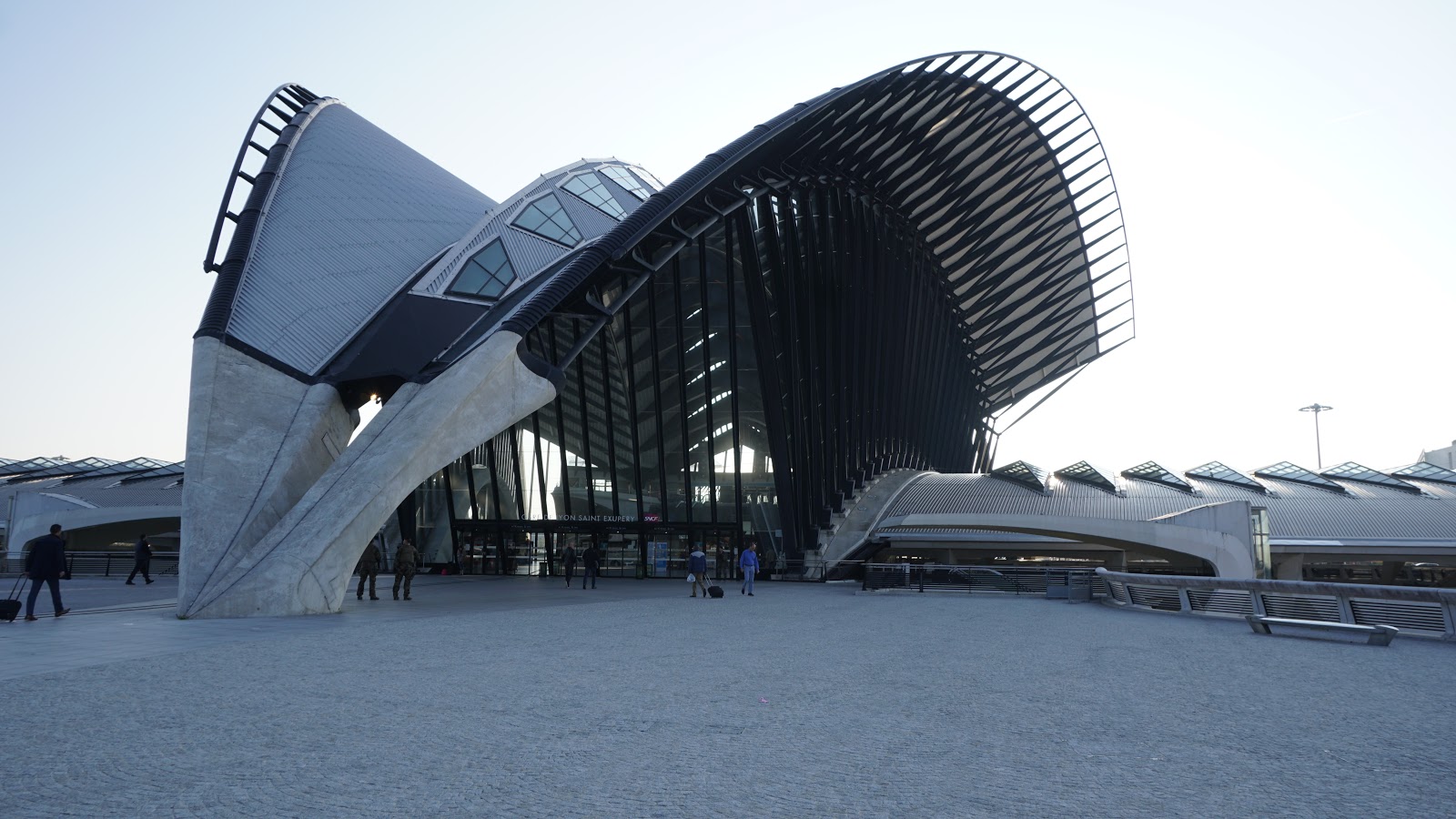 Lyon St_exupe%cc%81ry_tgv_gare_facade
