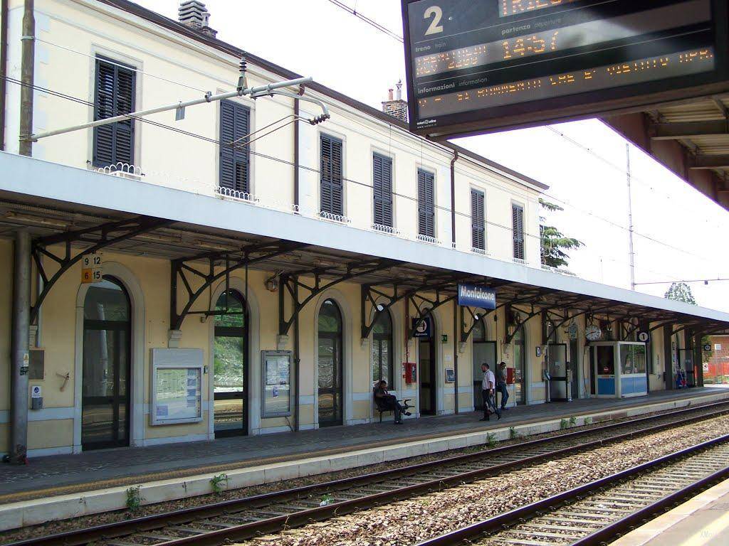 station interior photo