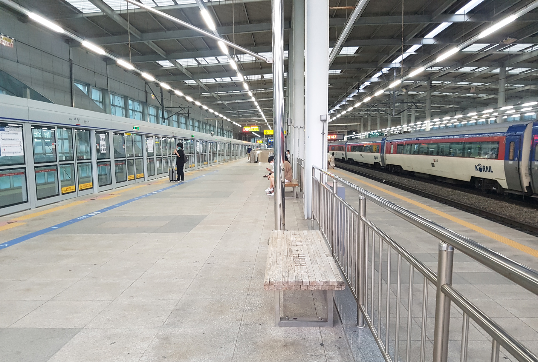 Asan_station_platform