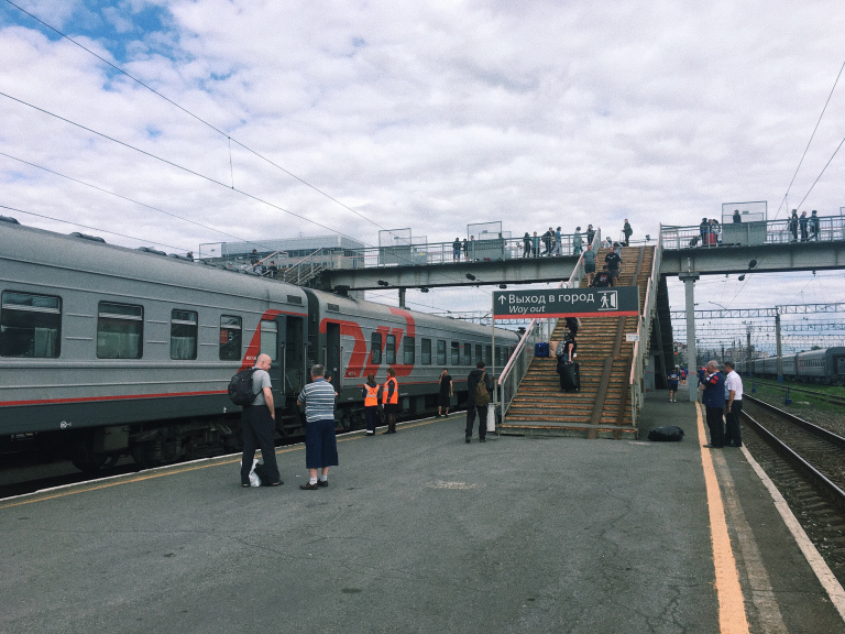 Yekaterinburg_station_platforms