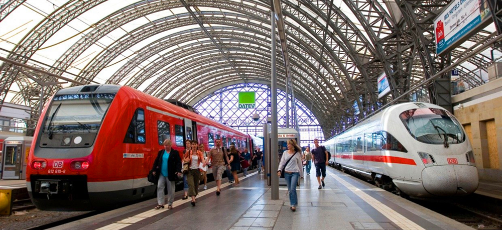 Db_dresden_hbf_station_inside