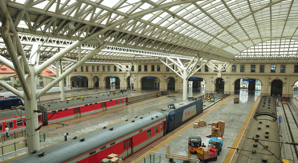 Qinddao_station_hall