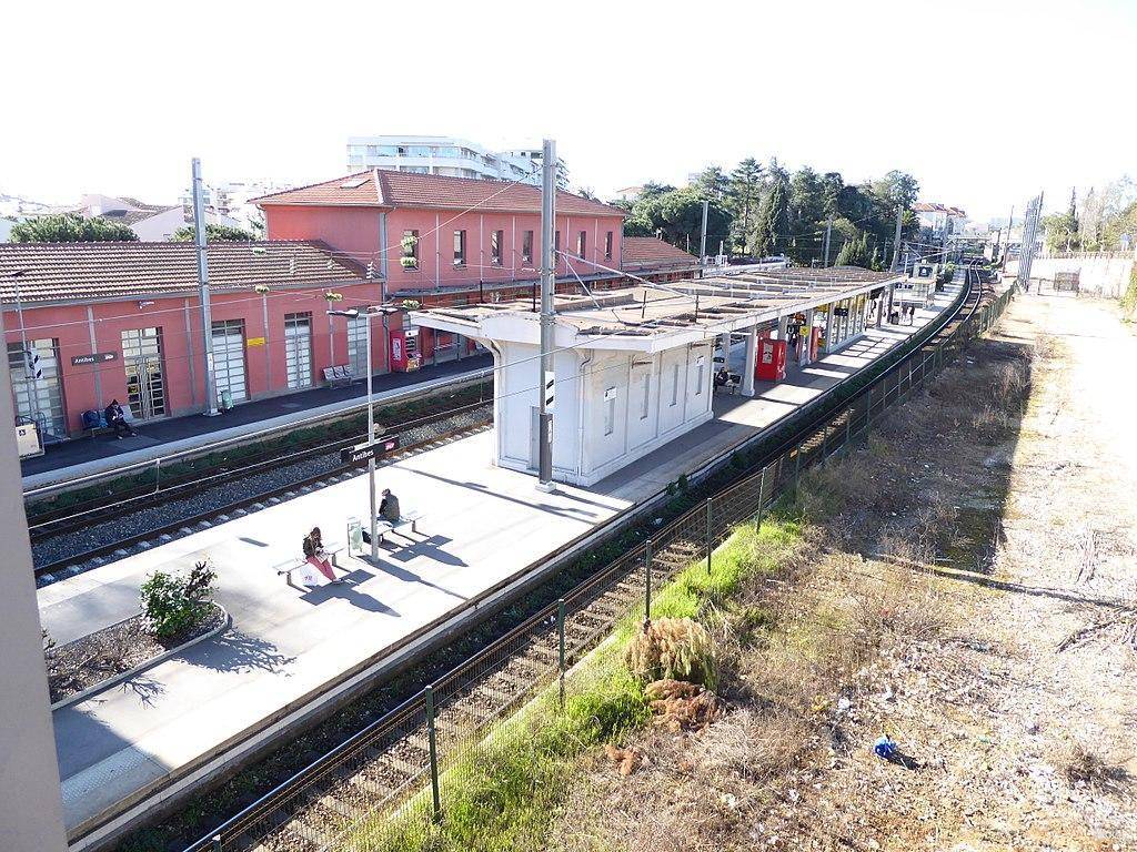 station interior photo