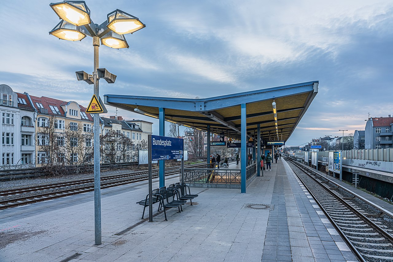 Berlin_bundesplatz_platform