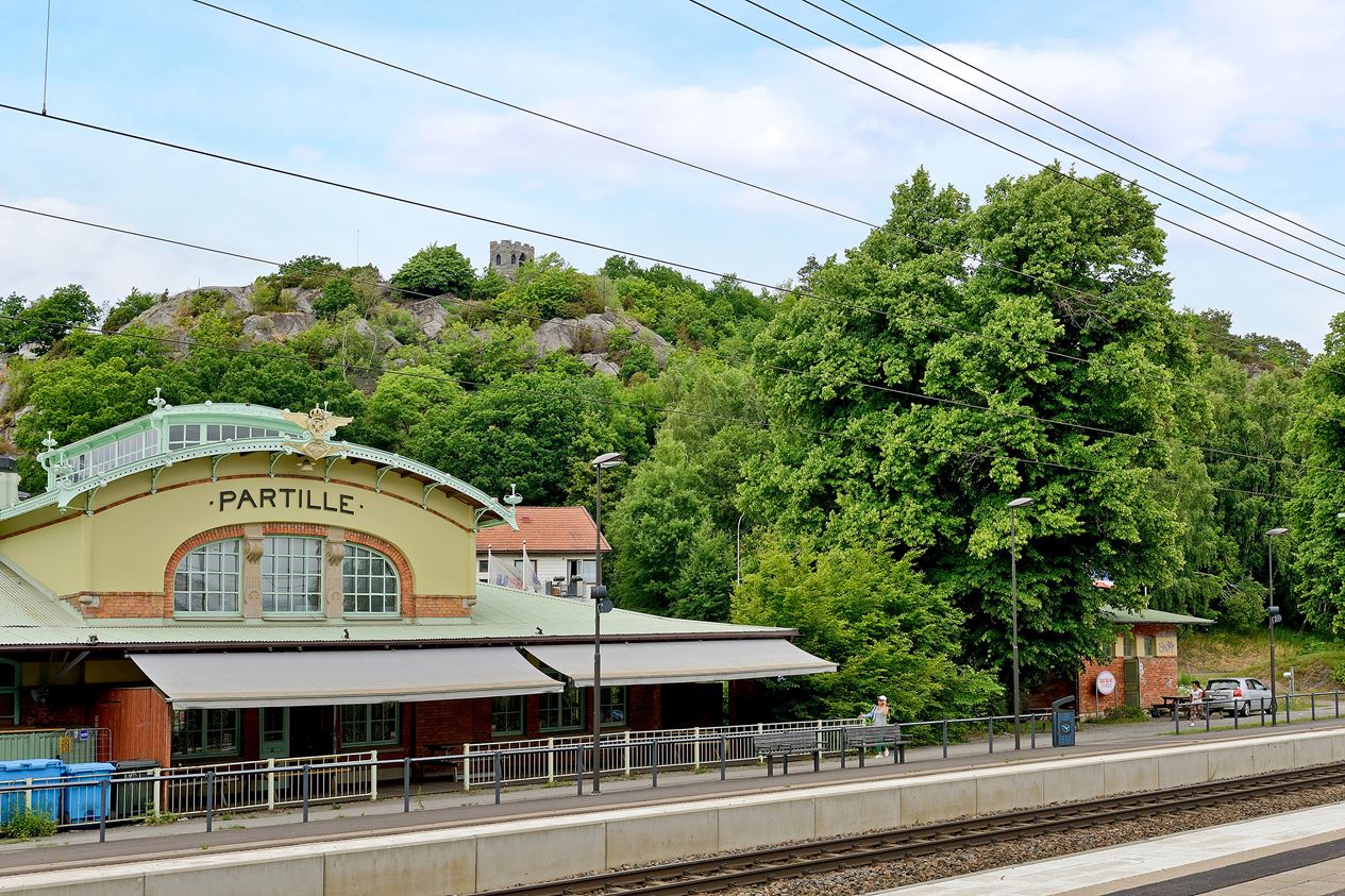 Partille_station_platform_1