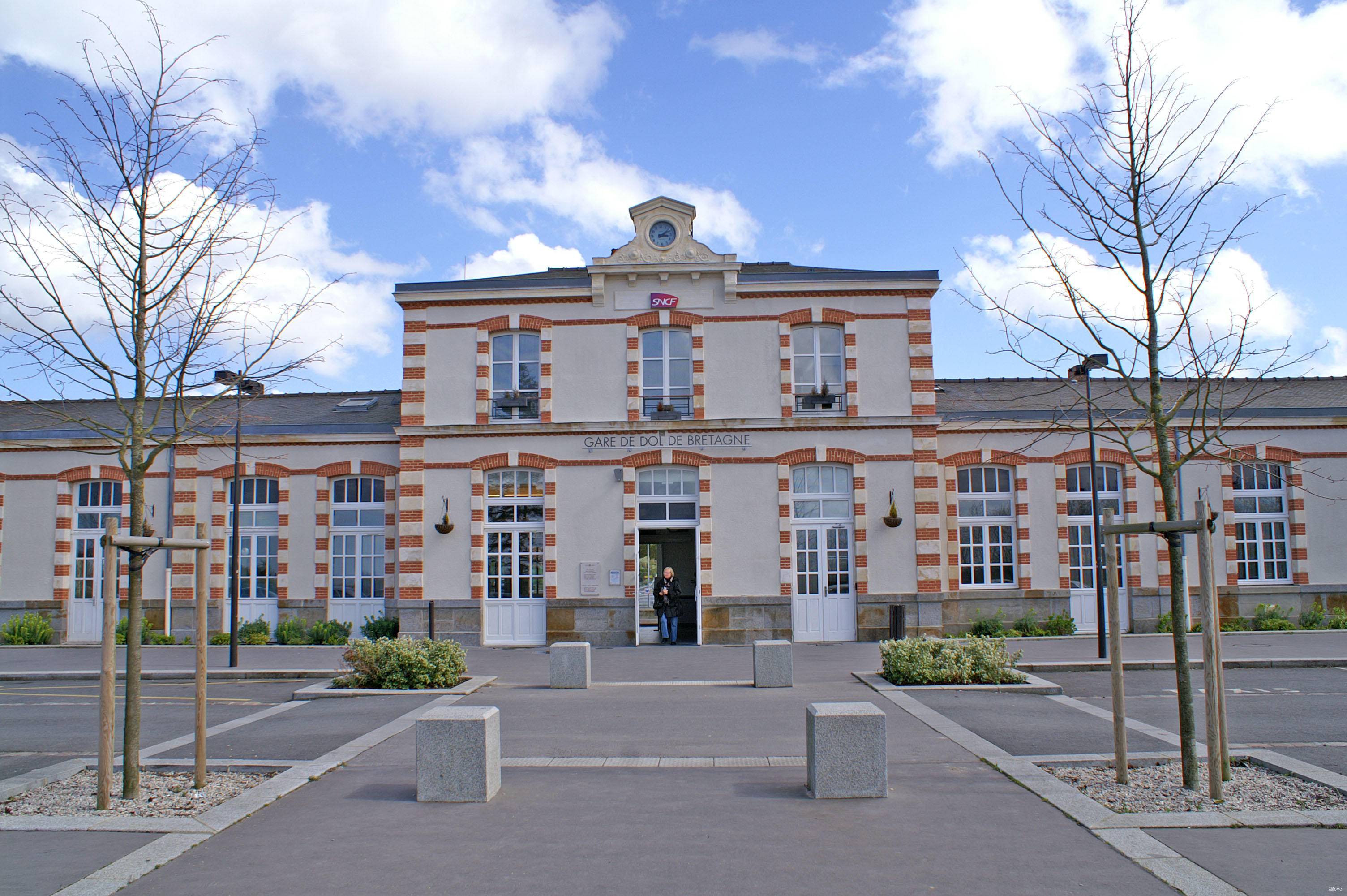 station building photo