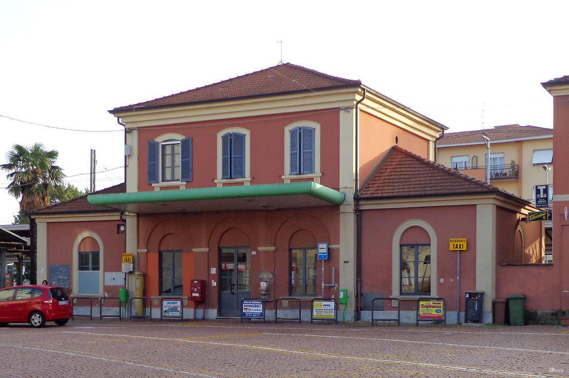 station building photo