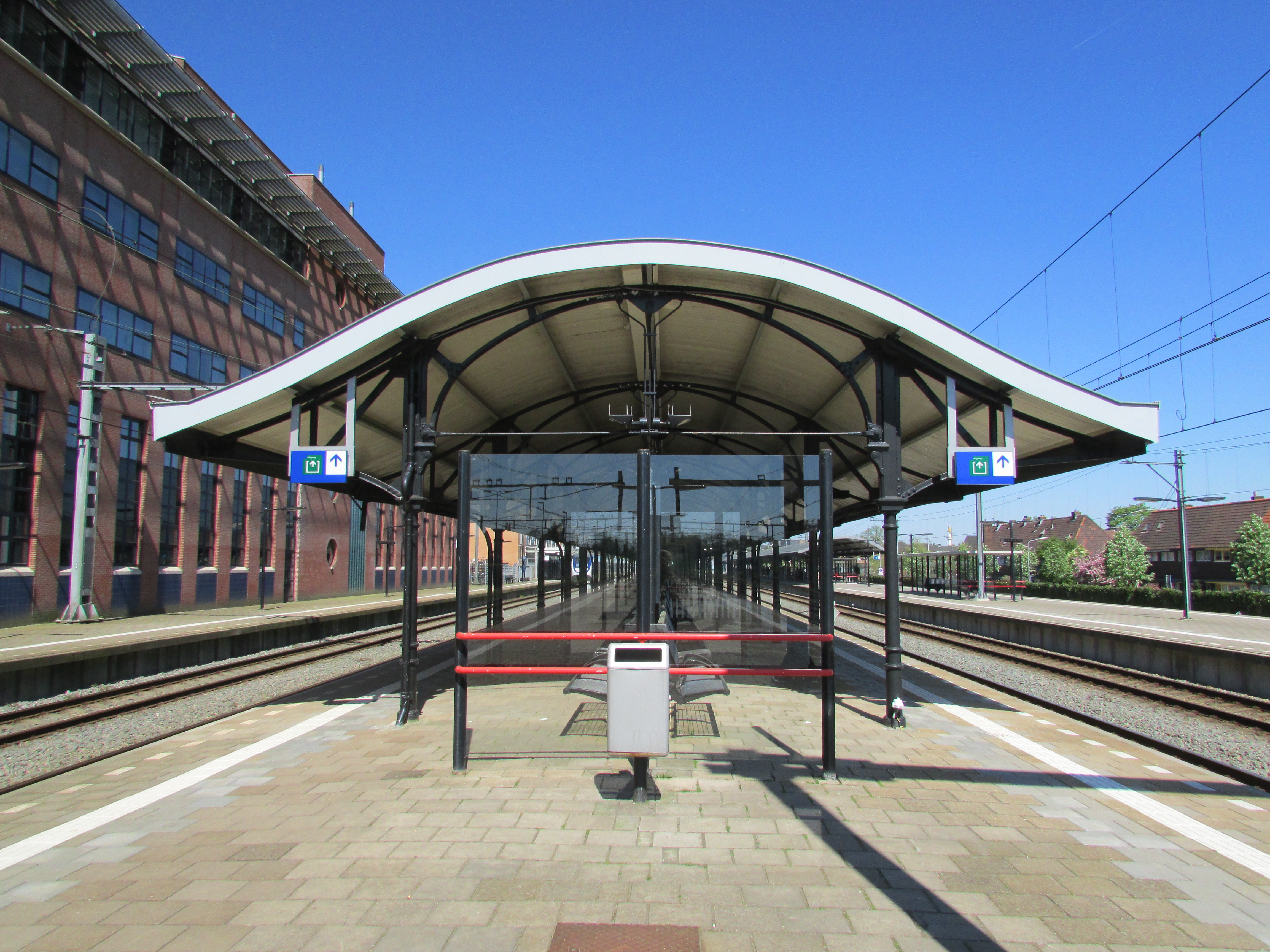 Hilversum_station_platform_1