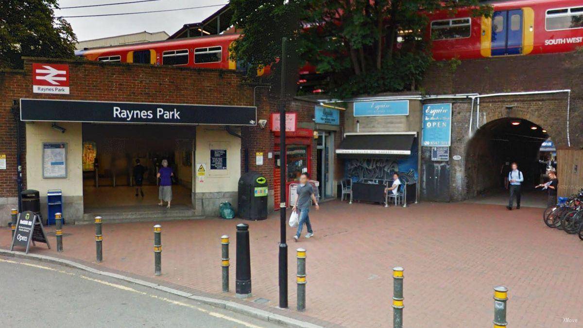 Raynes Park: Tickets, Map, Live Departure, How-to, Routes | G2Rail