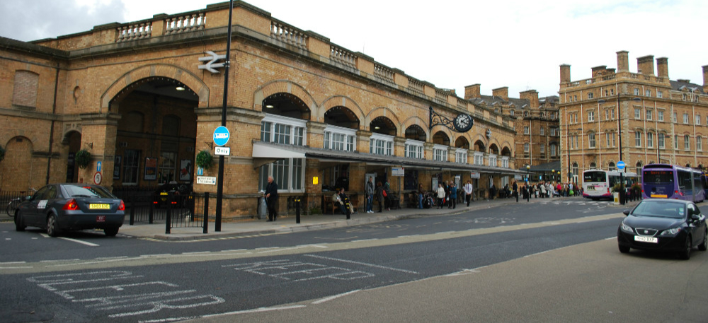 Yingtie _york_railway_station_outside