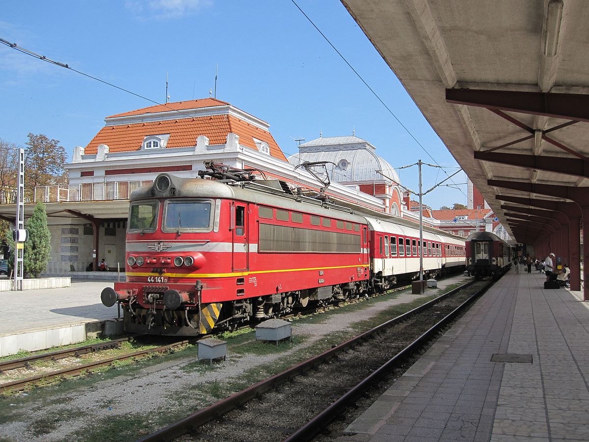 Varna_railway_station_platform