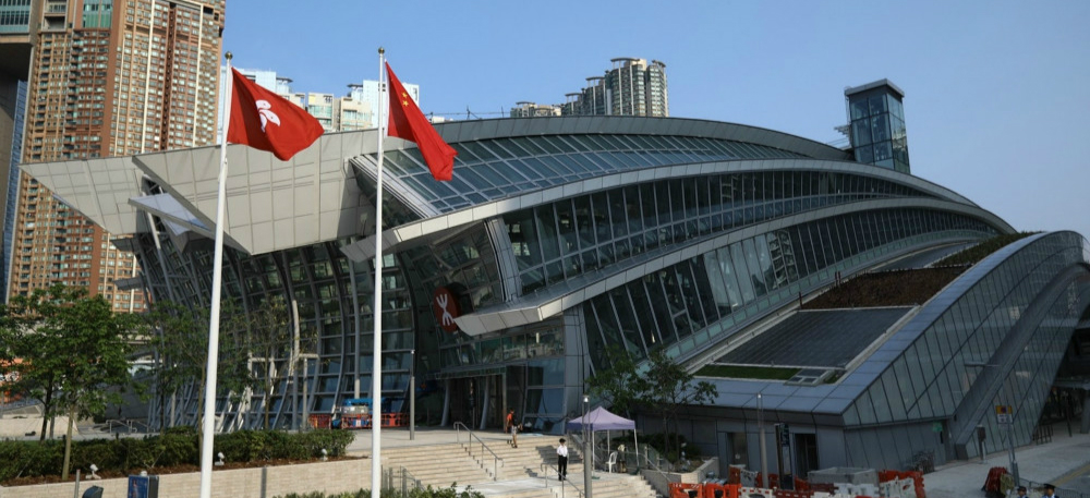 Zhongtie_ _hong_kong_west_kowloon_railway_station_outside