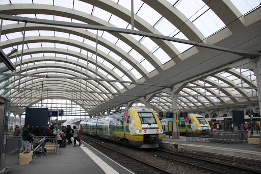 Reims_station_platforms_1