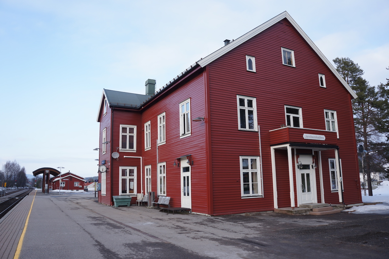 Rena_stasjon_building_1