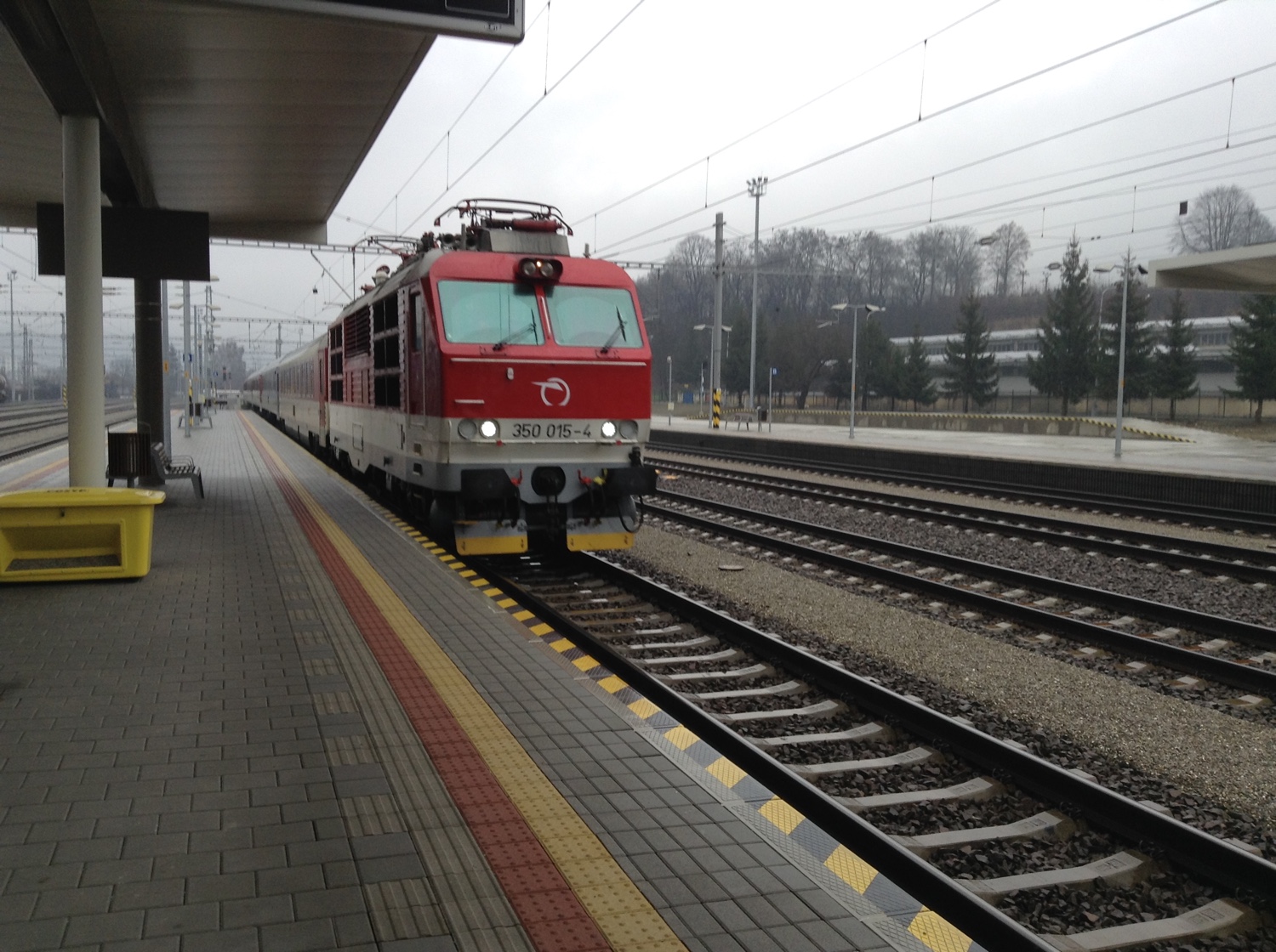 Puchov_station_platform