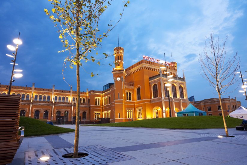 Wroclaw_glowny_outside