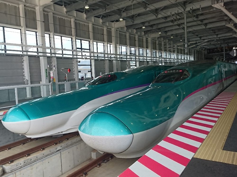 Shin Hakodate Hokuto_station_platform_shingansen