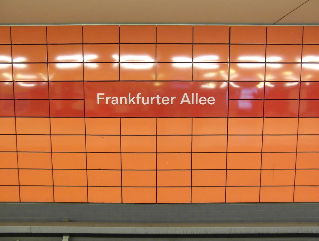 Berlin_frankfurter_allee_bahnhof_sign