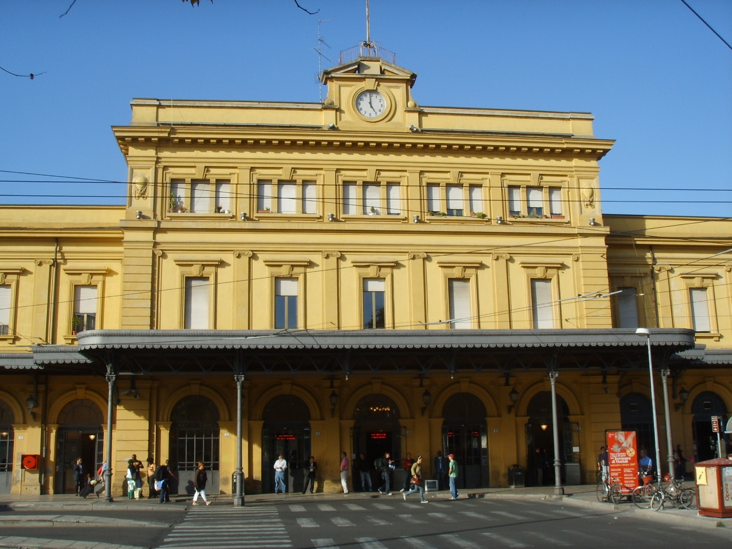 Modena_station_building