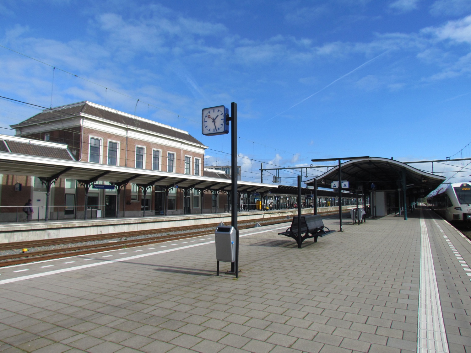 Apeldoorn_station_platform_1