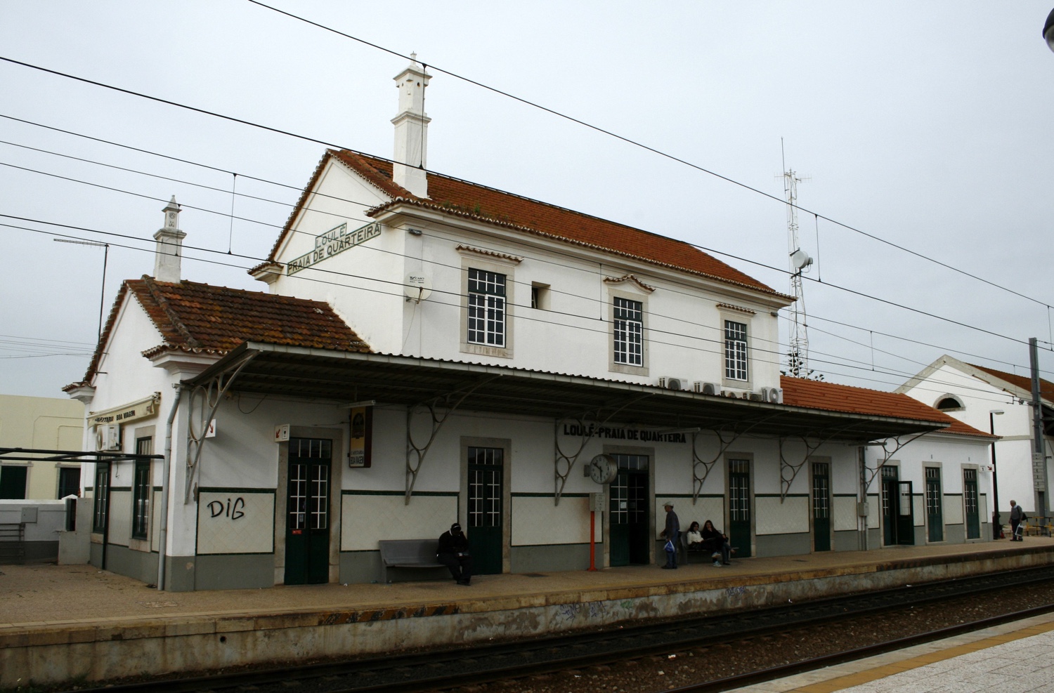 Loule_estac%cc%a7a%cc%83o_track_side
