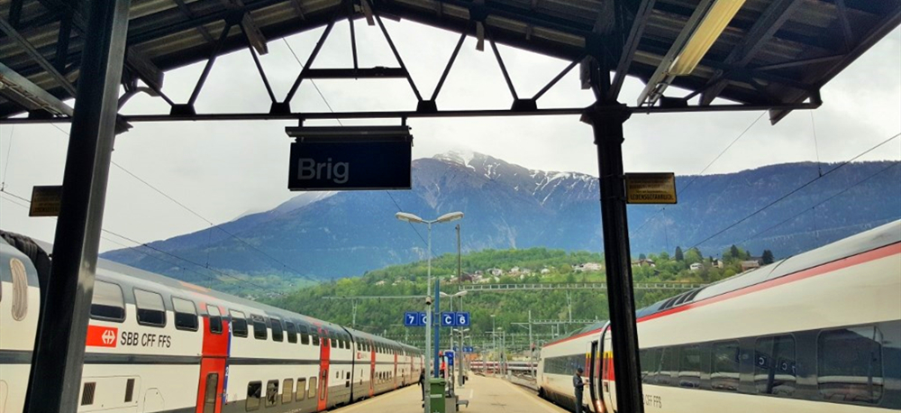 Sbb_brig_station_inside