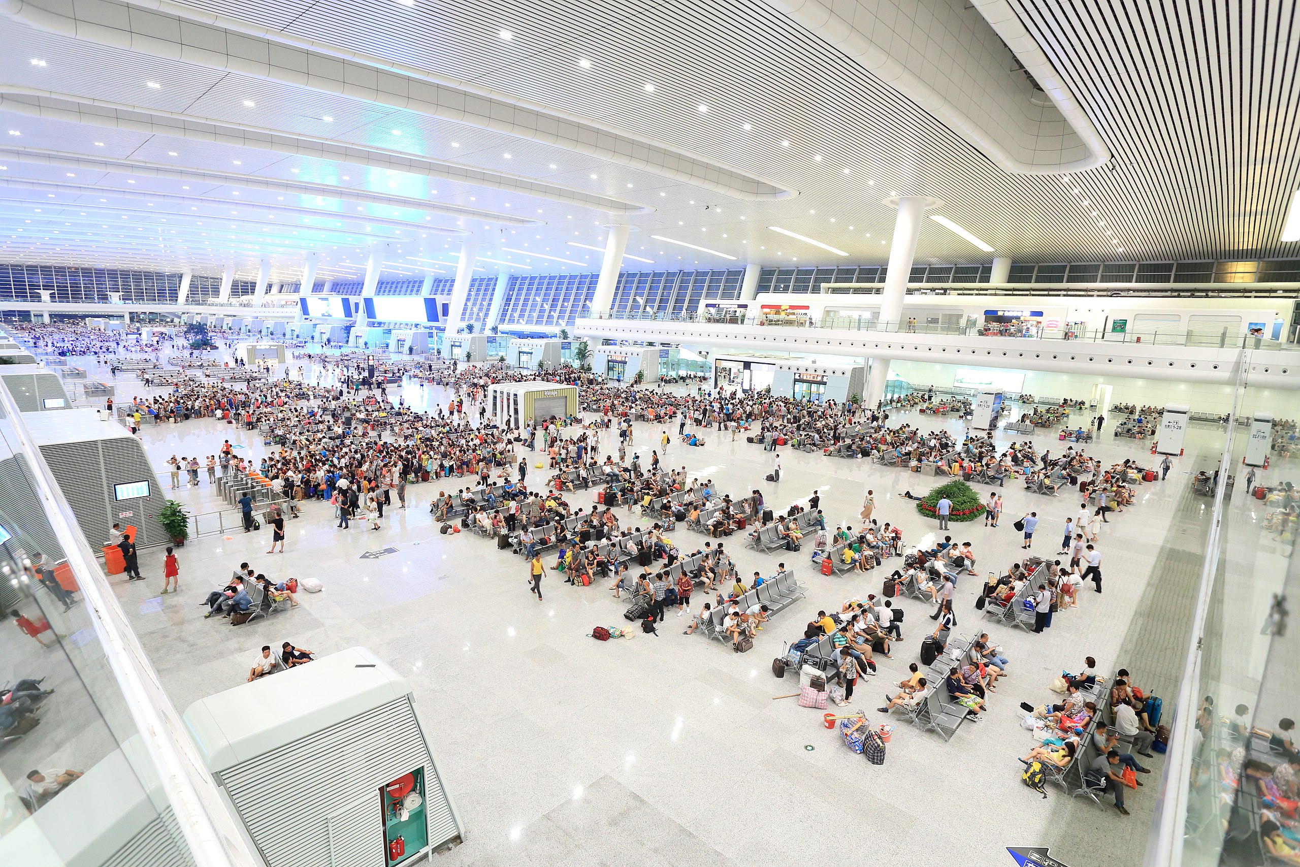 Hangzhoudong_station_departure_hall_panorama