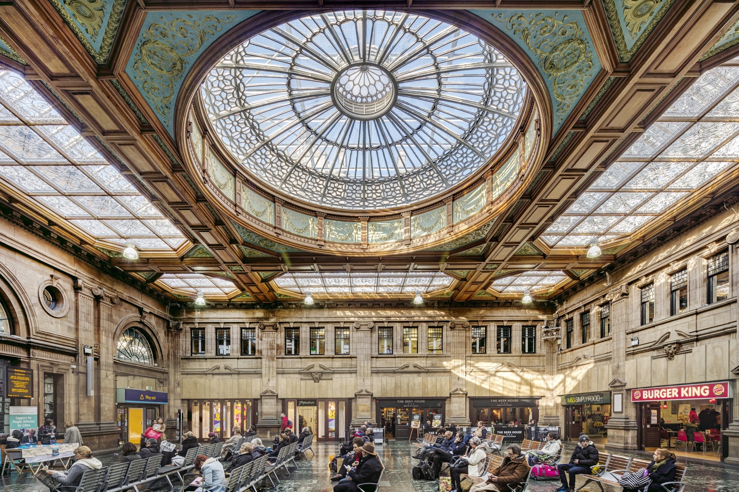 Edinburgh_waverley_waiting_room