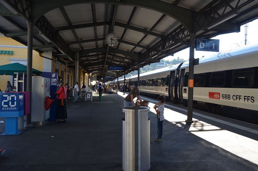 Baden_station_platform_1