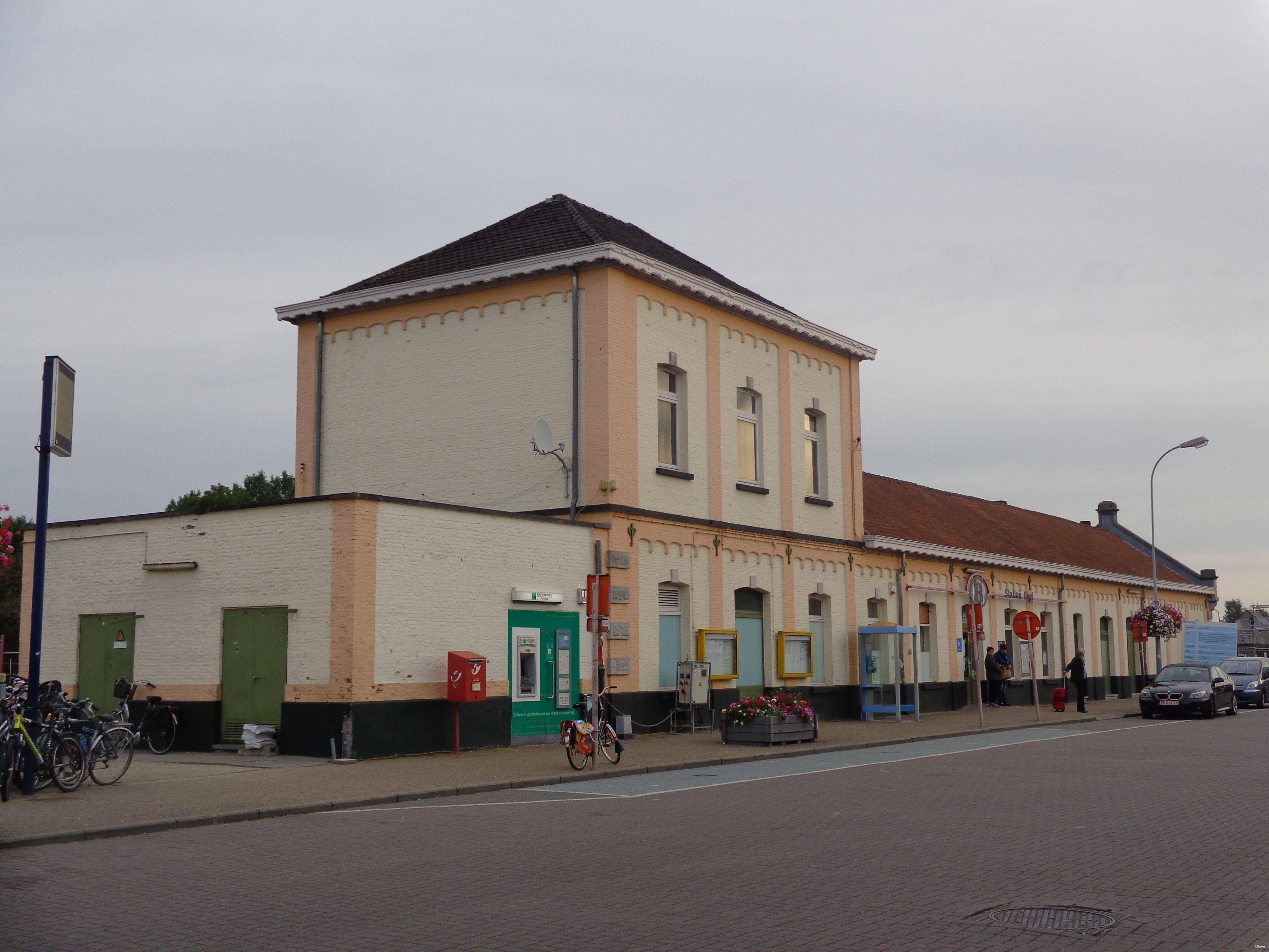 station building photo