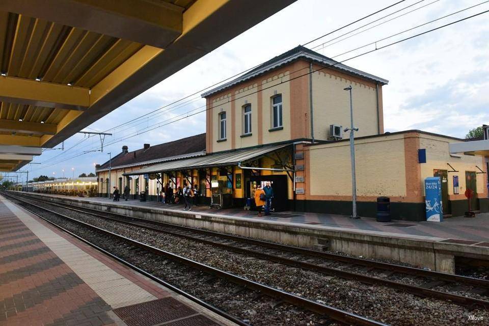 station interior photo