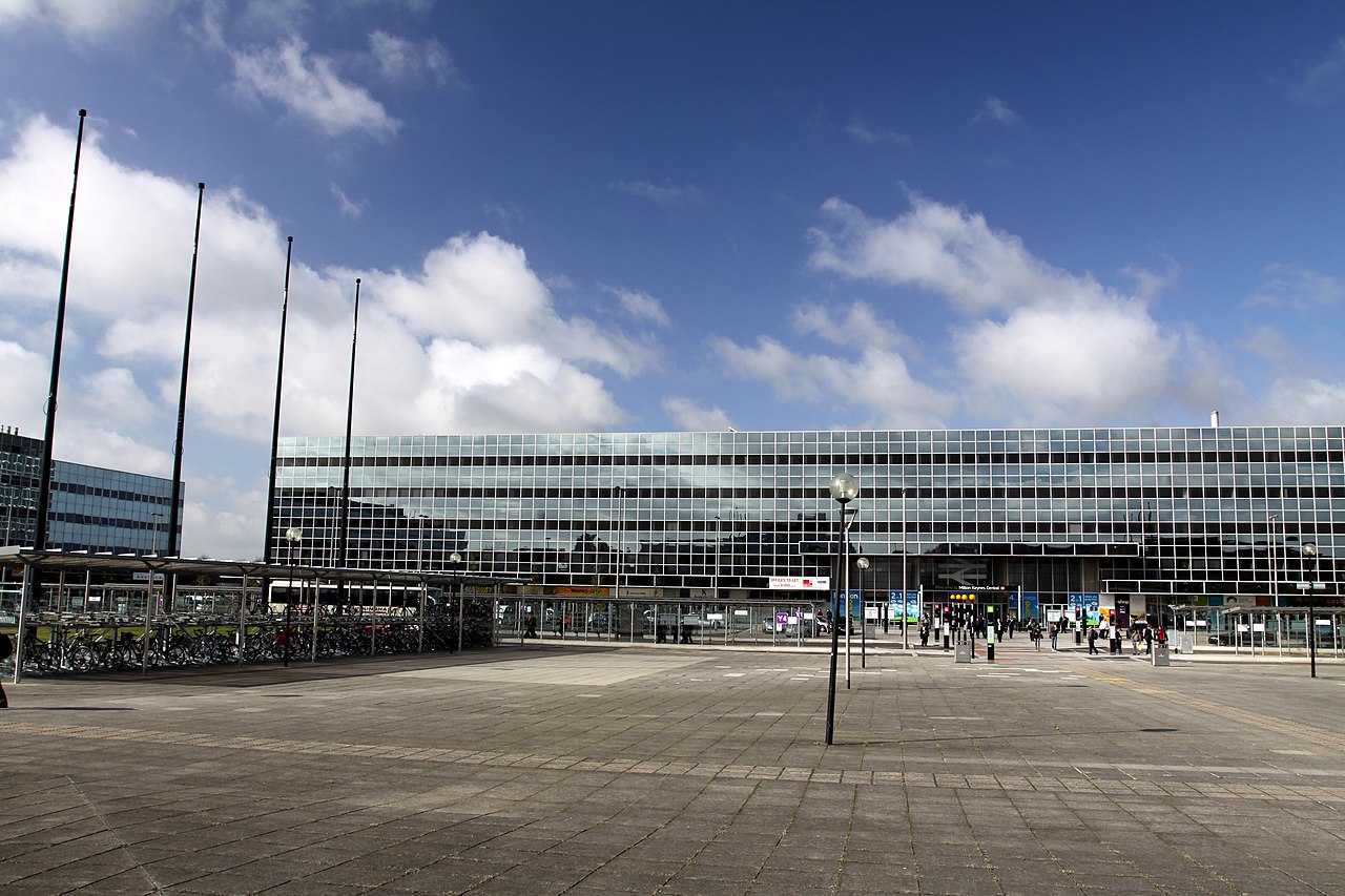 Milton_keynes_central Station_square