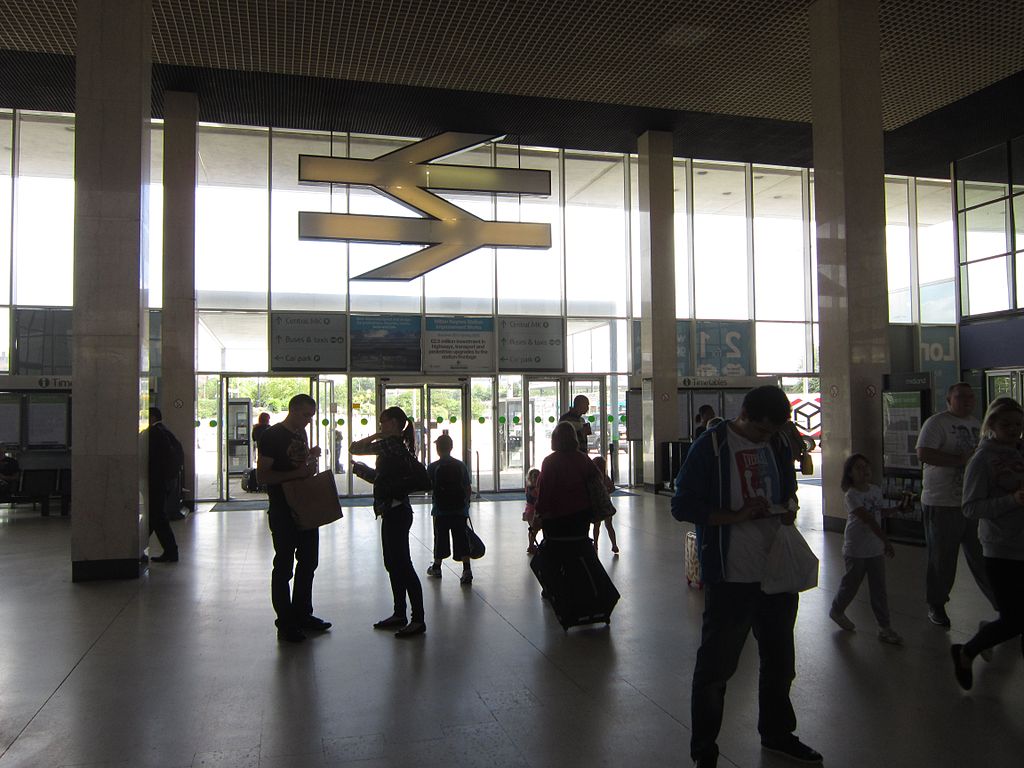 Milton_keynes_central Station_concourse