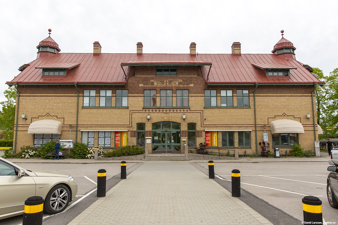 Uddevalla_centralstation_front