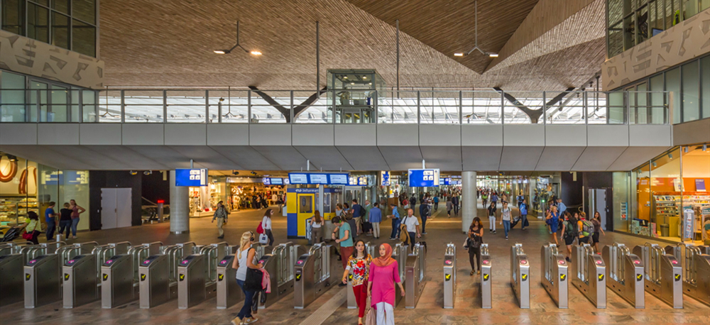 Bene_rotterdam Centraal_station_inside