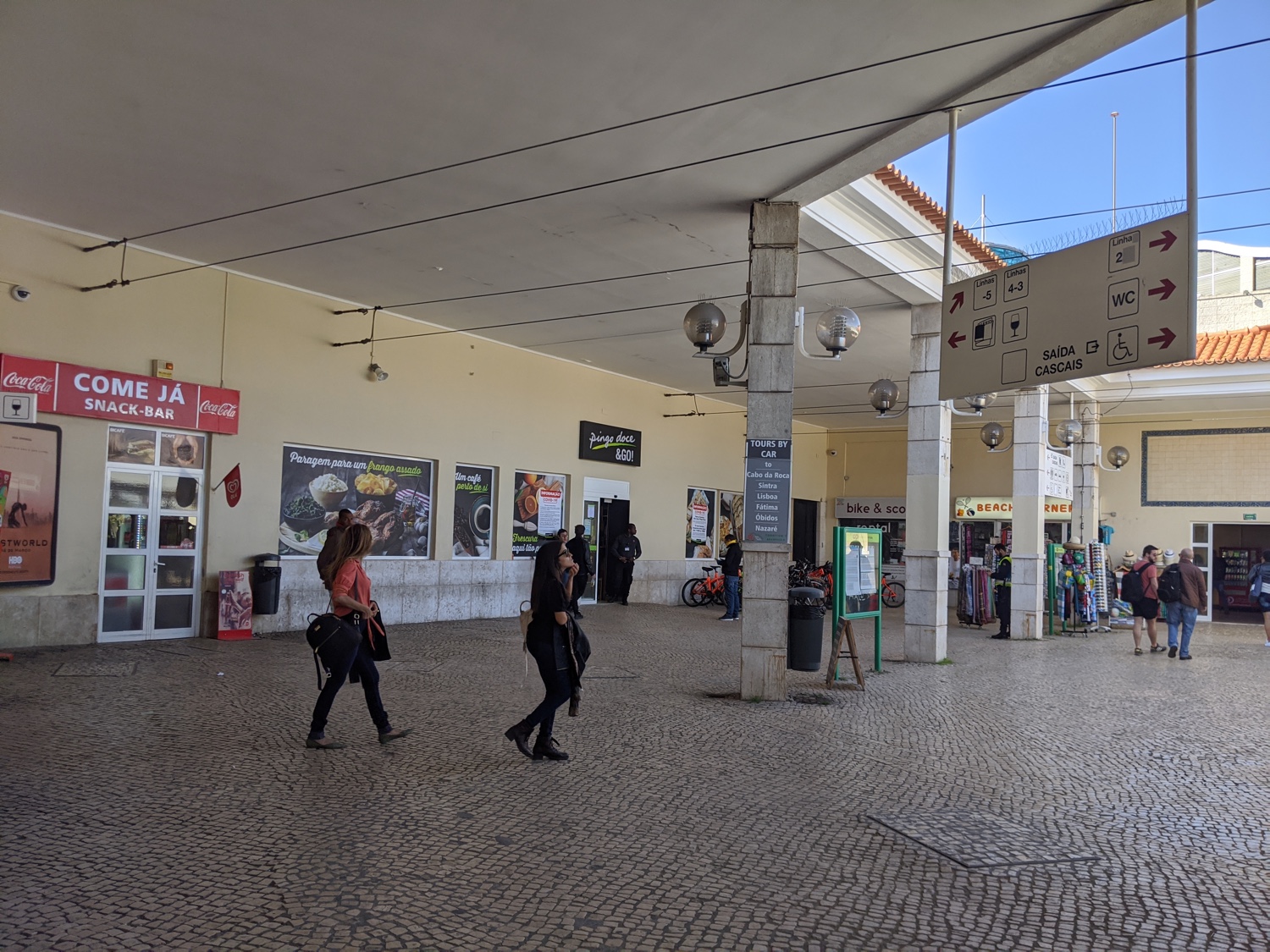 Cascais_train_station_concourse