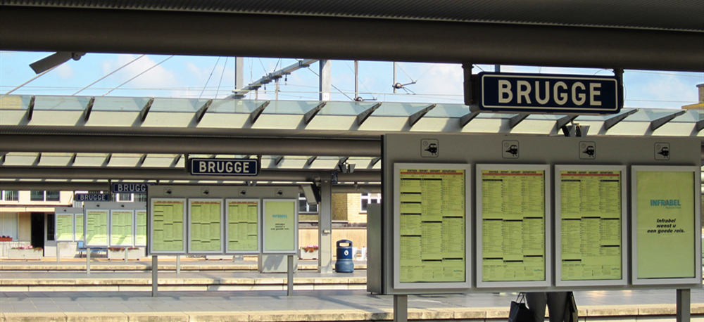 Bene_brugge_station_inside