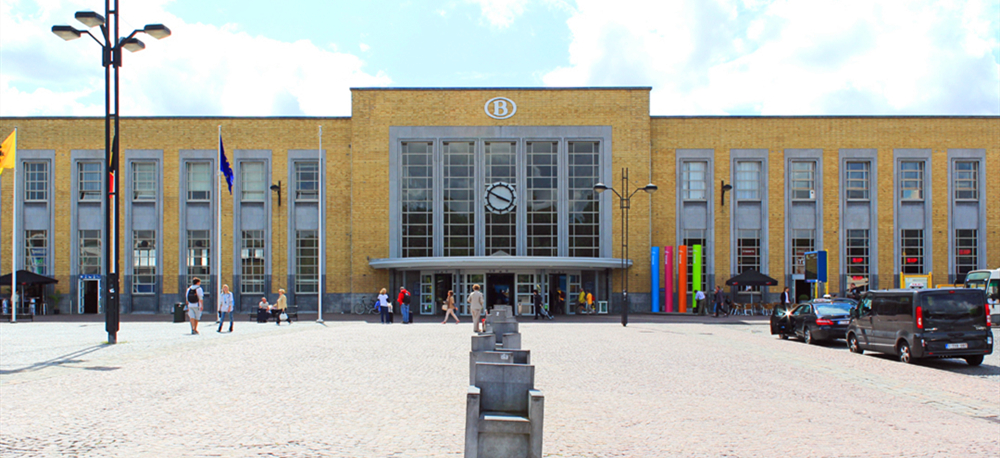 Bene_brugge_station_outside