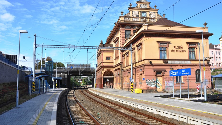 Plzen_station_platform