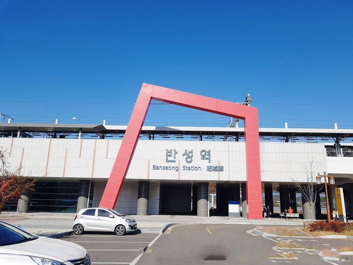station building photo